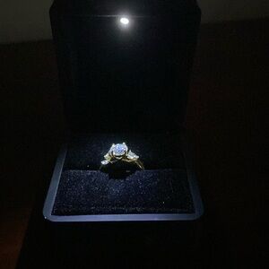 It a size 7 ring color is silver jewelry store told me